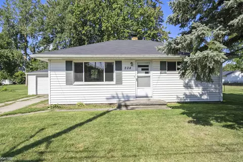 204 Southlawn, Auburn, MI 48611