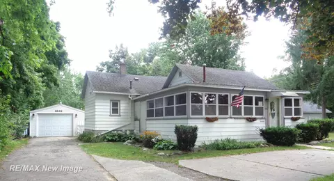 1939 Gratiot, Saginaw, MI 48602