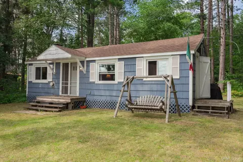 153 E Johnson Lk, Gwinn, MI 49841