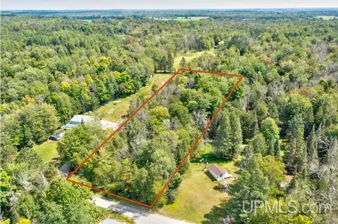 tbd G75, Escanaba, MI 49829