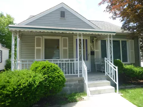 19324 Woodcrest, Harper Woods, MI 48225