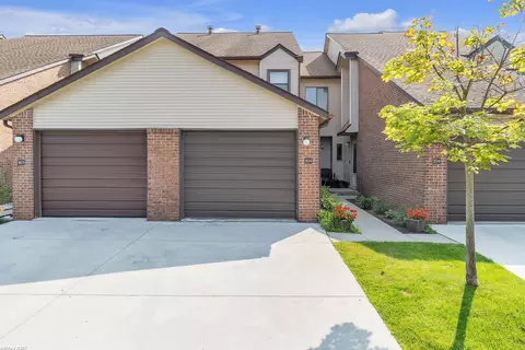 6619 Ridgefield #104, West Bloomfield, MI 48322