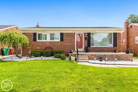 24884 Johnston, Eastpointe, MI 48021