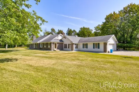 n294 River Drive, Menominee, MI 49858