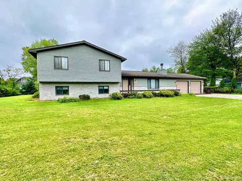 5235 19th, Gladstone, MI 49837