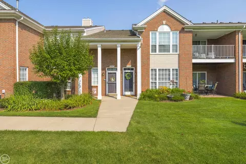 45553 Heather Rdg, Macomb, MI 48044
