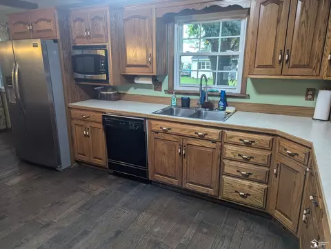 Kitchen - 1023 Feltis, Temperance, MI 48182 photo 3 of 3