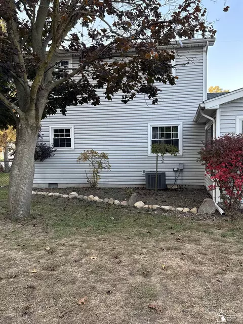 Exterior - 1023 Feltis, Temperance, MI 48182 photo 12 of 14