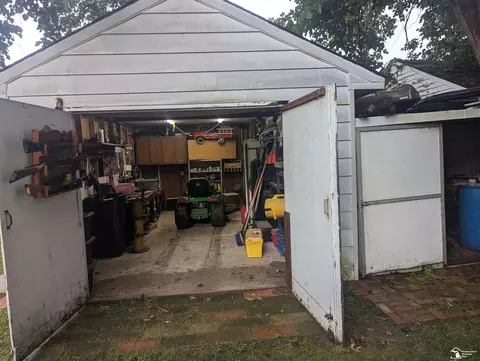 Exterior - 1023 Feltis, Temperance, MI 48182 photo 9 of 14