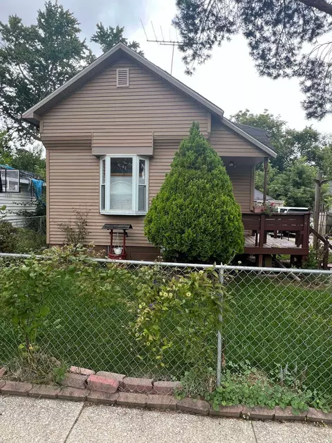 1104 N Walnut St, Bay City, MI 48706