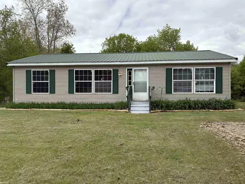 3679 Lakeshore, Deckerville, MI 48427