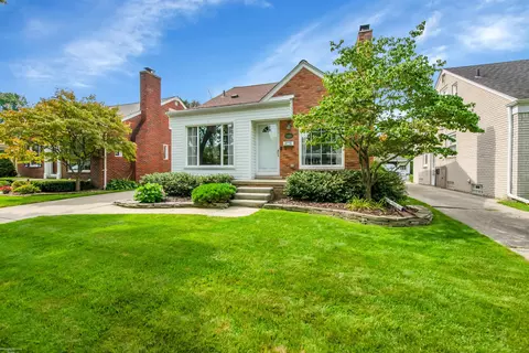 20920 Kenmore, Harper Woods, MI 48225