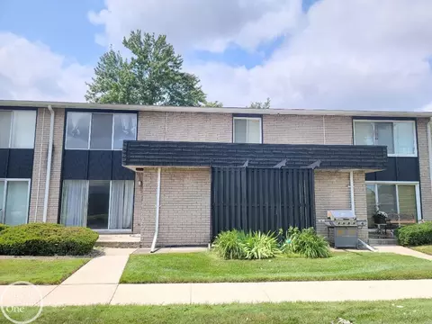 8685 Kennedy, Warren, MI 48093