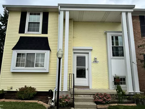 37507 Charter Oaks #C, Clinton Township, MI 48036