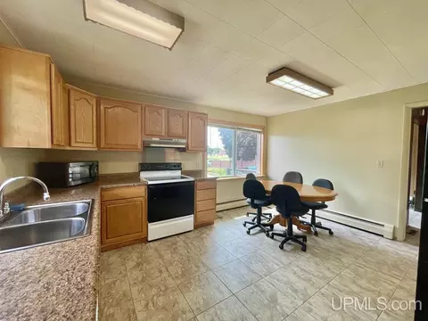 2123 S 6th, Escanaba, MI 49829 photo 9