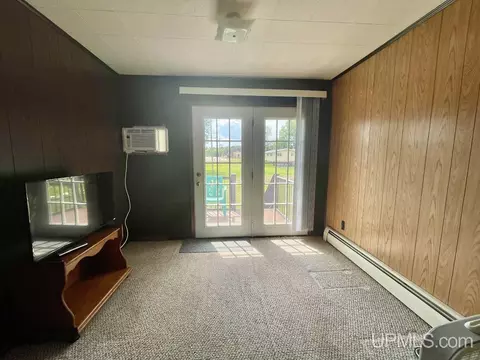 2123 S 6th, Escanaba, MI 49829 photo 7