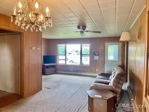 2123 S 6th, Escanaba, MI 49829 photo 4