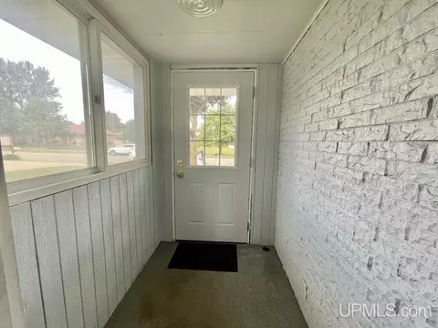 2123 S 6th, Escanaba, MI 49829 photo 2