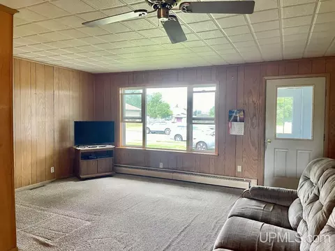 2123 S 6th, Escanaba, MI 49829 photo 6