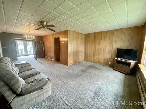 2123 S 6th, Escanaba, MI 49829 photo 3