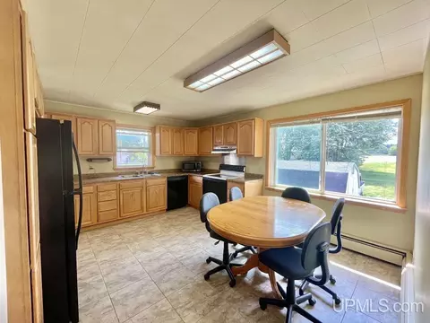 2123 S 6th, Escanaba, MI 49829 photo 8
