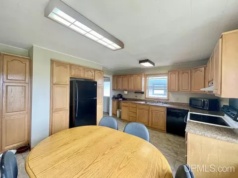 2123 S 6th, Escanaba, MI 49829 photo 12
