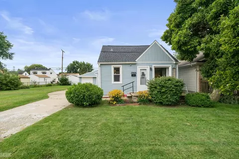 17428 Lowell, Roseville, MI 48066