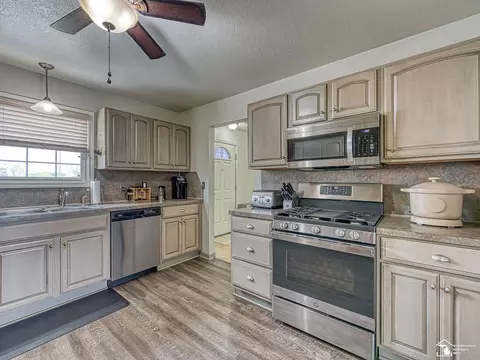 Kitchen - 1044 Lasalle, Monroe, MI 48162 photo 3 of 4