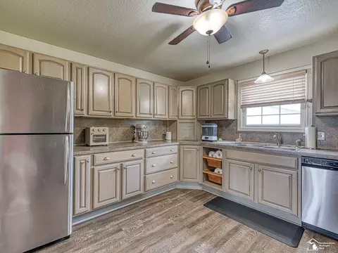 Kitchen - 1044 Lasalle, Monroe, MI 48162 photo 2 of 4