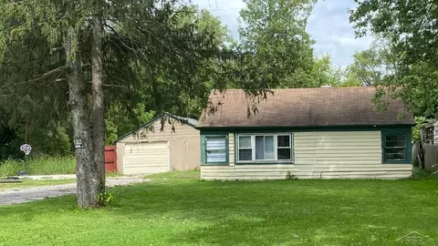 3925 S Washington, Saginaw, MI 48601