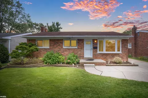 32544 Larkmoor, Saint Clair Shores, MI 48082