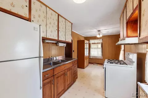 Kitchen - 2428 Curtis, Adrian, MI 49221 photo 3 of 3