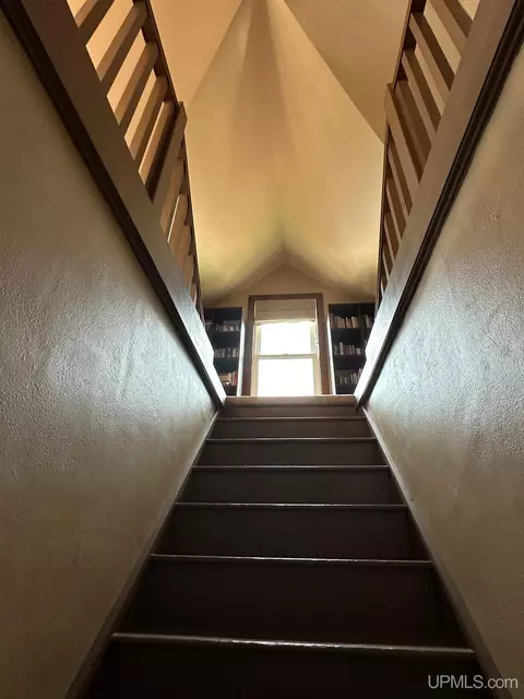 Entry Way - 116 E Main, Negaunee, MI 49866 photo 7 of 8