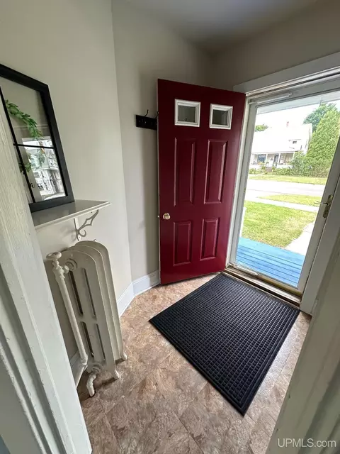 Entry Way - 116 E Main, Negaunee, MI 49866 photo 1 of 8