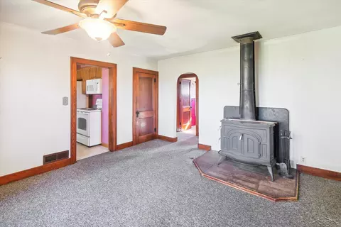 Living - 15940 Lakefield, Hemlock, MI 48626 photo 6 of 6
