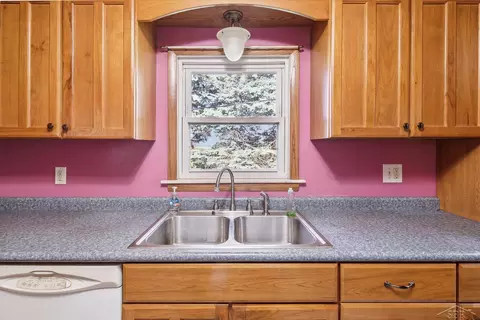 Kitchen - 15940 Lakefield, Hemlock, MI 48626 photo 2 of 3