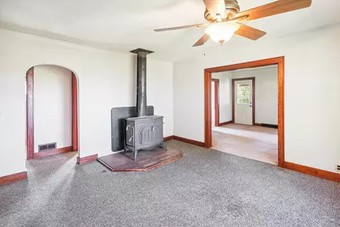 Living - 15940 Lakefield, Hemlock, MI 48626 photo 3 of 6