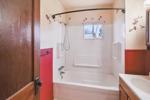 Bath - 15940 Lakefield, Hemlock, MI 48626 photo 2 of 2