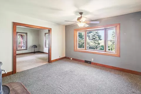 Living - 15940 Lakefield, Hemlock, MI 48626 photo 4 of 6