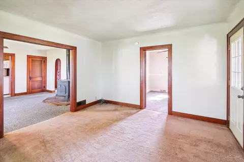 Living - 15940 Lakefield, Hemlock, MI 48626 photo 2 of 6