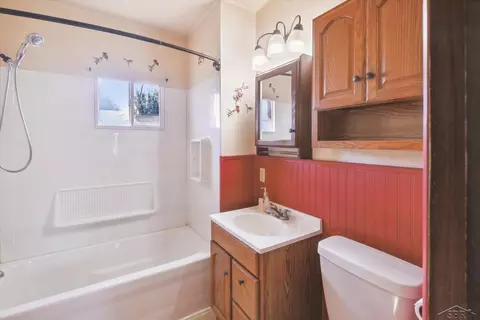 Bath - 15940 Lakefield, Hemlock, MI 48626 photo 1 of 2