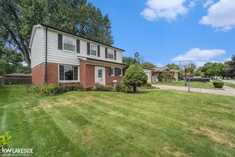 Exterior - 30543 Cedars, Warren, MI 48093 photo 4 of 5