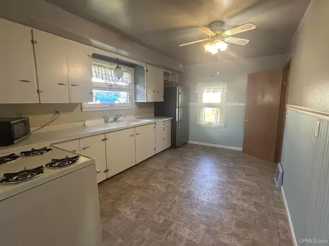 216 Cherry, Munising, MI 49862 photo 4