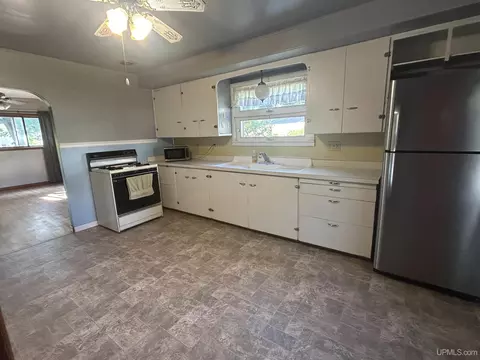 216 Cherry, Munising, MI 49862 photo 5