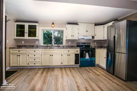 5800 Neuman, Saint Clair, MI 48079 photo 8