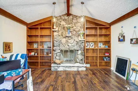 Living - 3244 S Custer, Monroe, MI 48161 photo 5 of 5