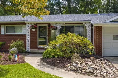 8130 Mohawk, Temperance, MI 48182 photo 2