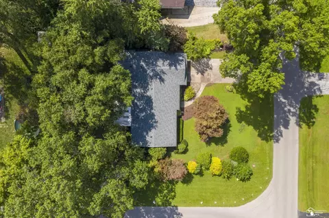 8130 Mohawk, Temperance, MI 48182 photo 9