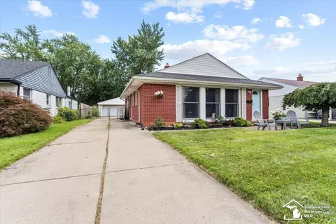 18751 Hinton, Riverview, MI 48193 photo 2