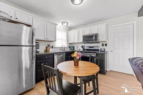 18751 Hinton, Riverview, MI 48193 photo 8
